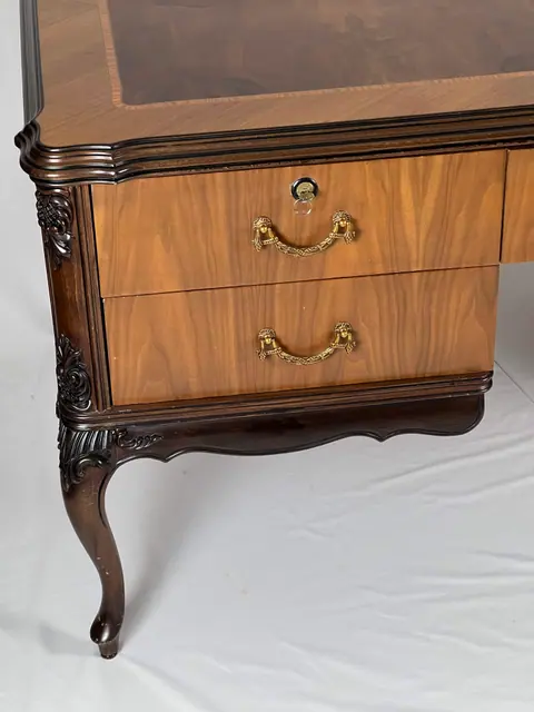 The drawer stack on one pedestal, with brass pulls.