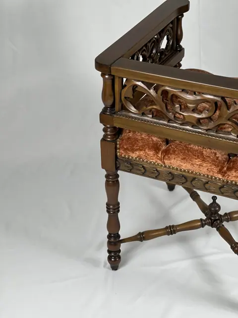 The back of the seat, with the fretwork panels seen from behind.