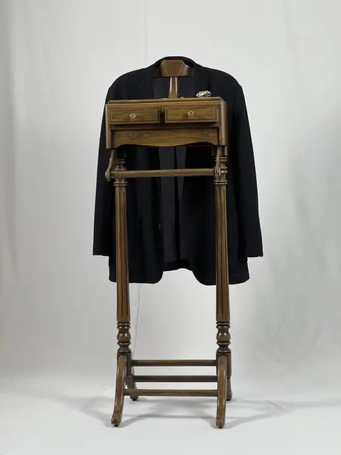 Front view of the stand with the jacket squared on the shoulder rail.