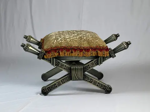 Front view with the turned arm ends pointing toward the camera.